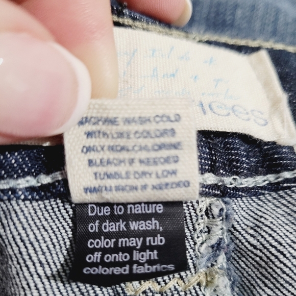 Maurices Capri Jeans Women's Size 5/6 Cotton Stretch Dark Wash Slimming Effect - Picture 11 of 11